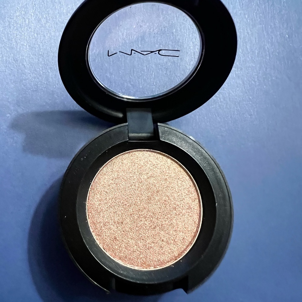 MAC Cosmetics Eye Shadow-All That Glitters